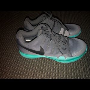 Nike Vapor tennis shoes (Roger Federer)